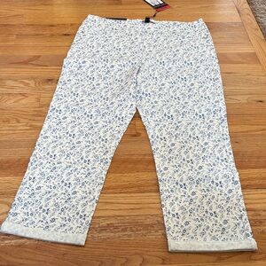 Mario Serrani White and Blue Patterned Capri Pants
